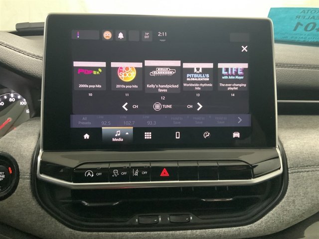 Used 2023 Jeep Compass Latitude image 26