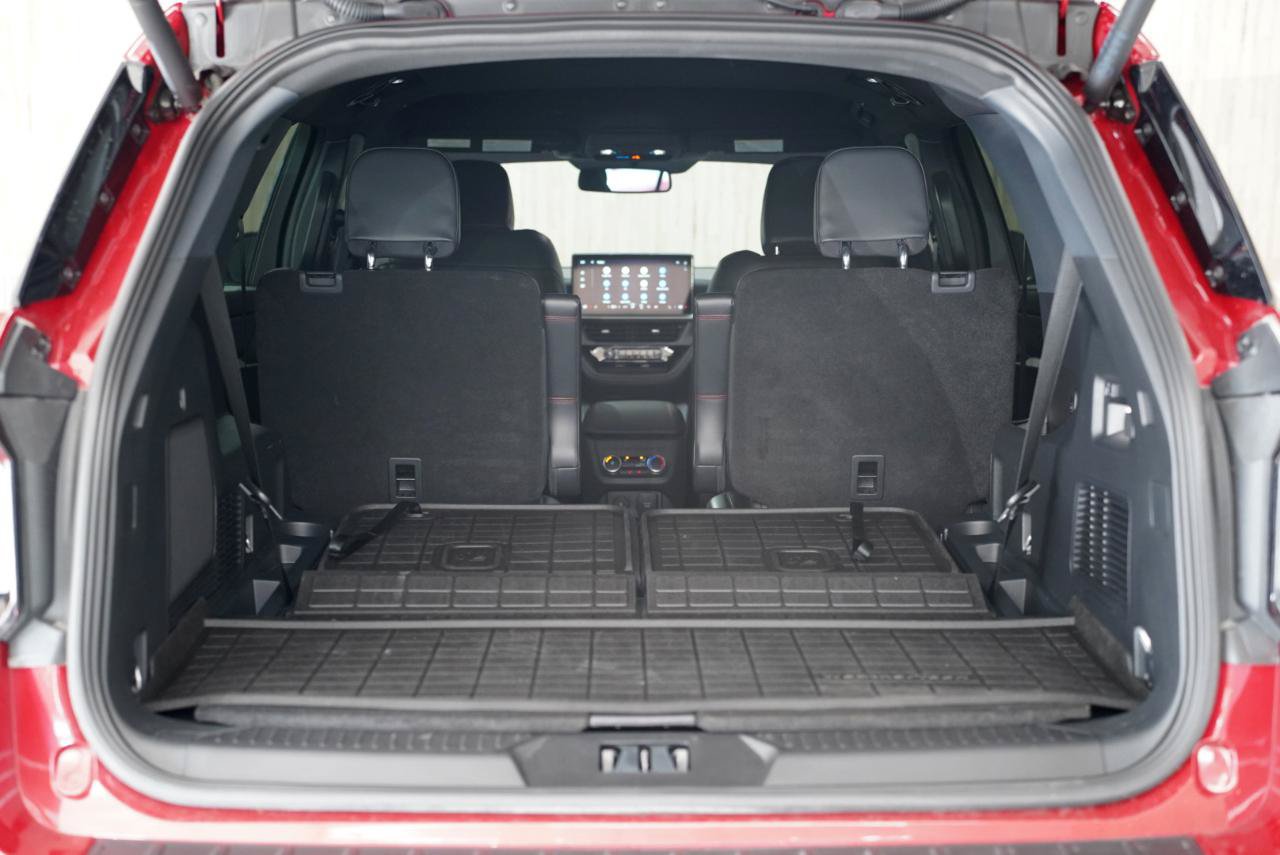 Used 2026 Ford Explorer ST-Line w/ ST-Line Street Pack RWD image 40