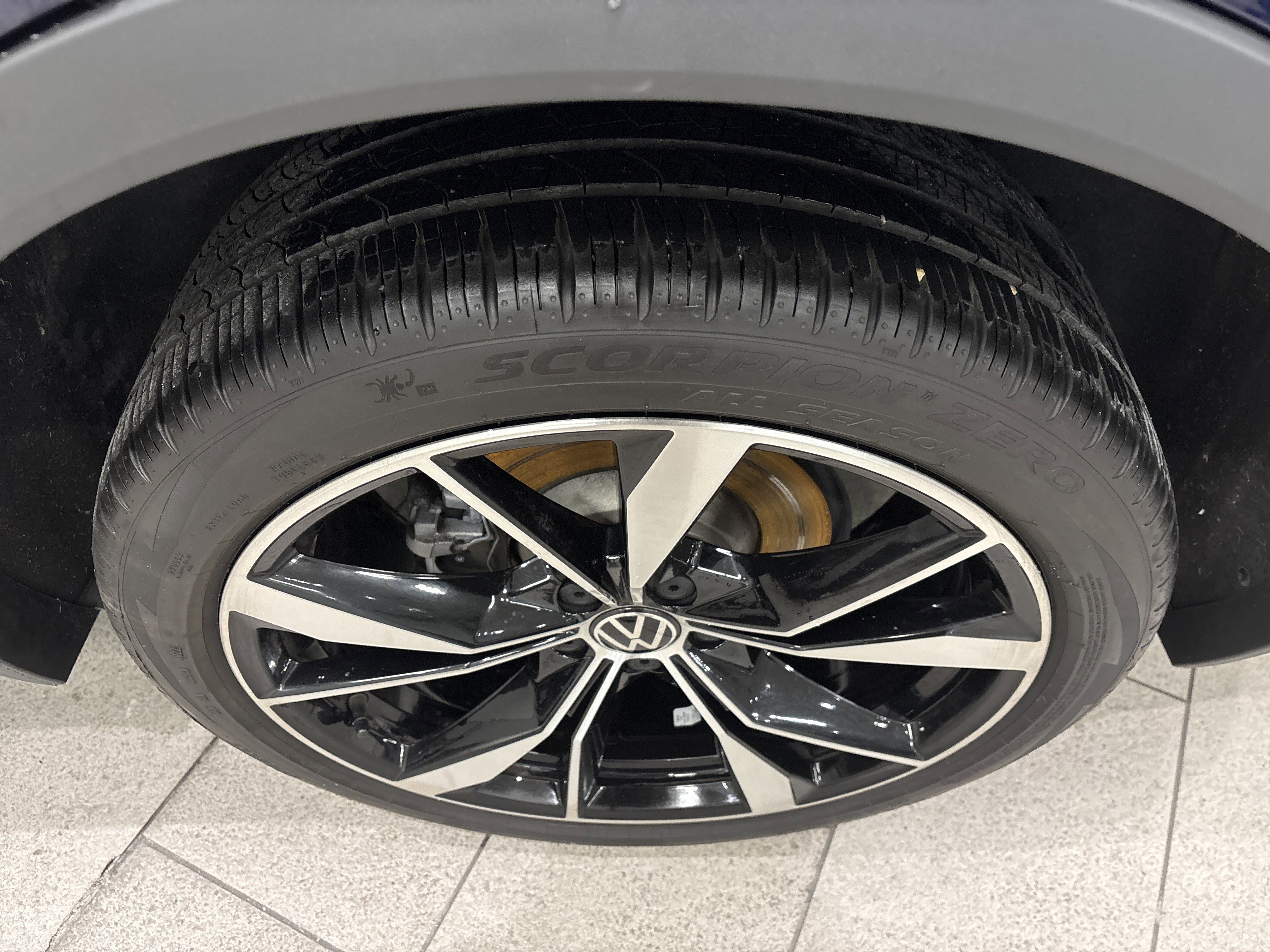 Used 2023 Volkswagen Tiguan SEL R-Line image 14