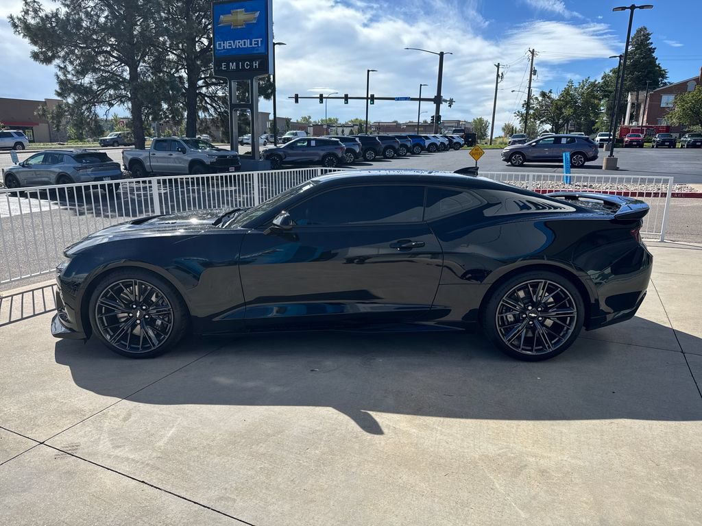 Used 2018 Chevrolet Camaro ZL1 RWD image 2