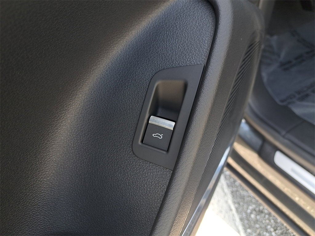 Certified 2023 Audi Q8 Prestige image 21