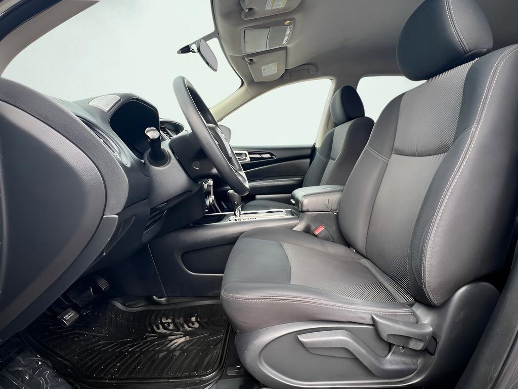 Used 2019 Nissan Pathfinder S image 16