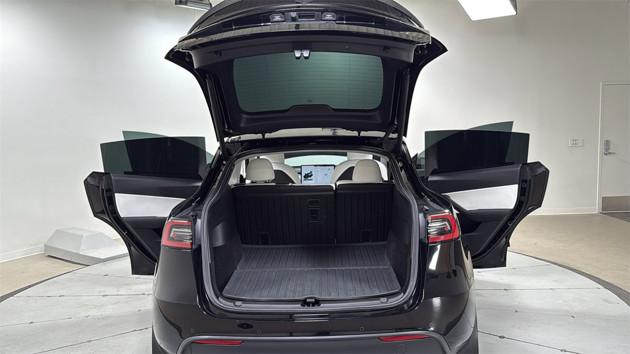 Used 2022 Tesla Model Y Performance image 16