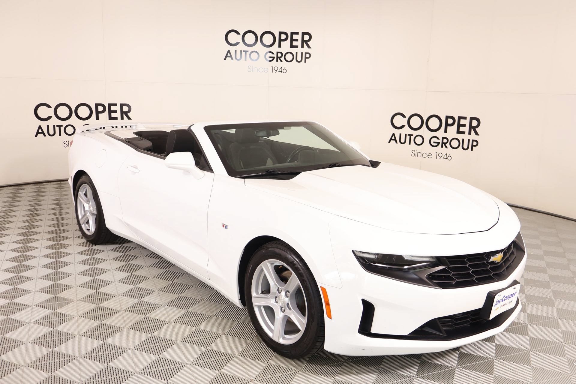 Used 2023 Chevrolet Camaro LT RWD image 1