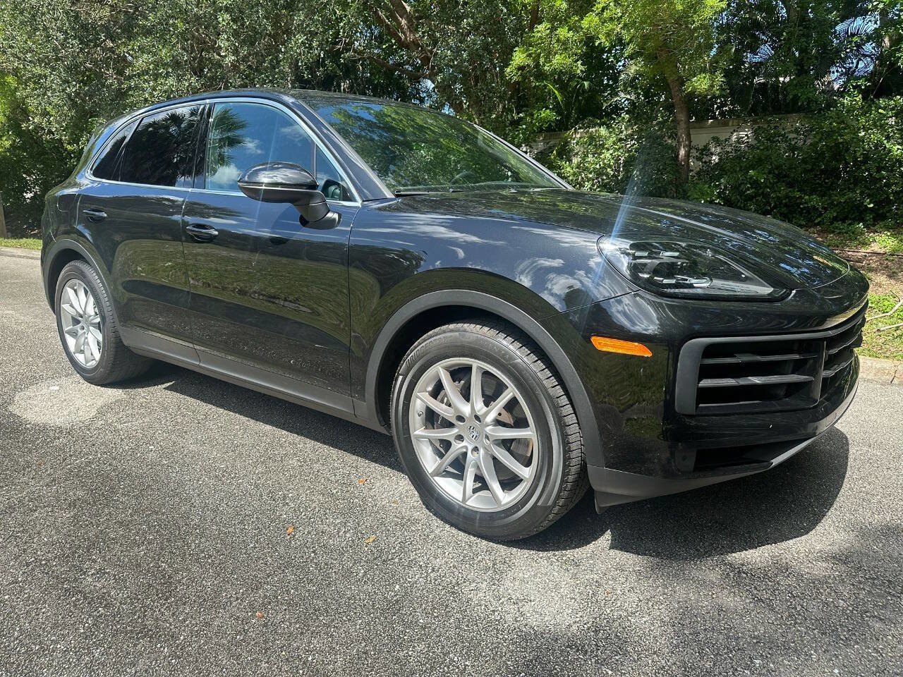 Used 2024 Porsche Cayenne image 1