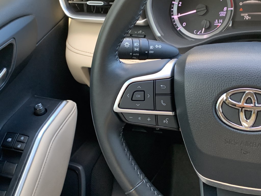 Used 2023 Toyota Highlander XLE FWD image 14