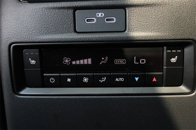 Certified 2025 MAZDA CX-70 3.3 Turbo w/ Premium Plus Pkg image 36