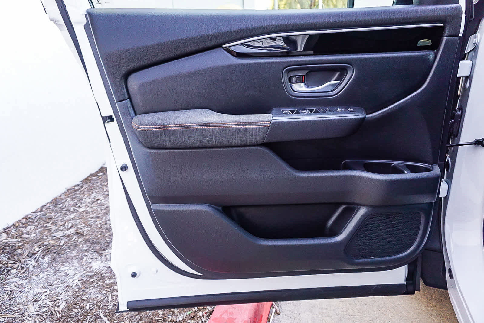 Used 2025 Honda Pilot Sport image 24