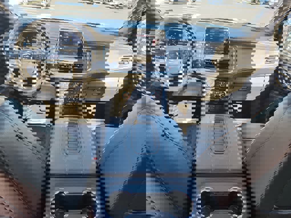 Used 2022 GMC Yukon SLT w/ SLT Luxury Package image 17