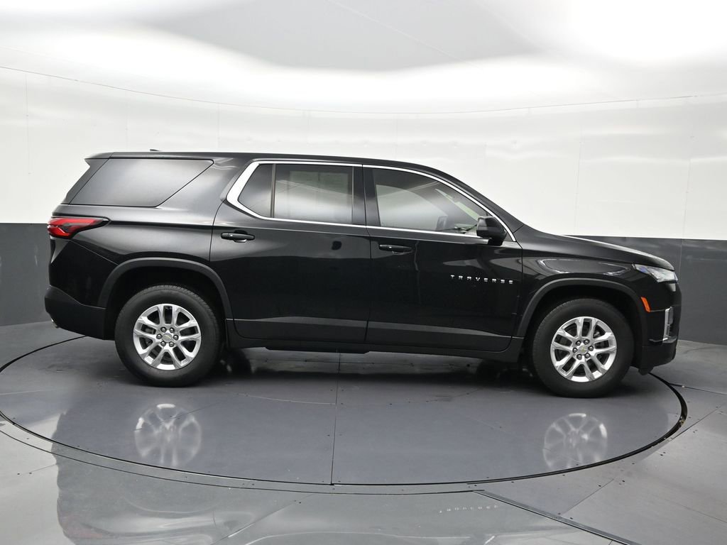 Used 2023 Chevrolet Traverse LS image 7