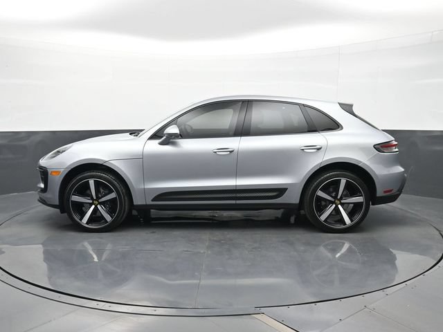 Certified 2025 Porsche Macan AWD/4WD image 2