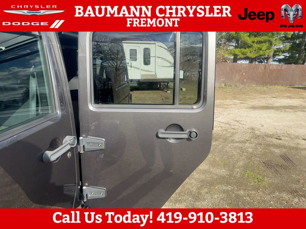 Used 2016 Jeep Wrangler Unlimited Sahara image 15