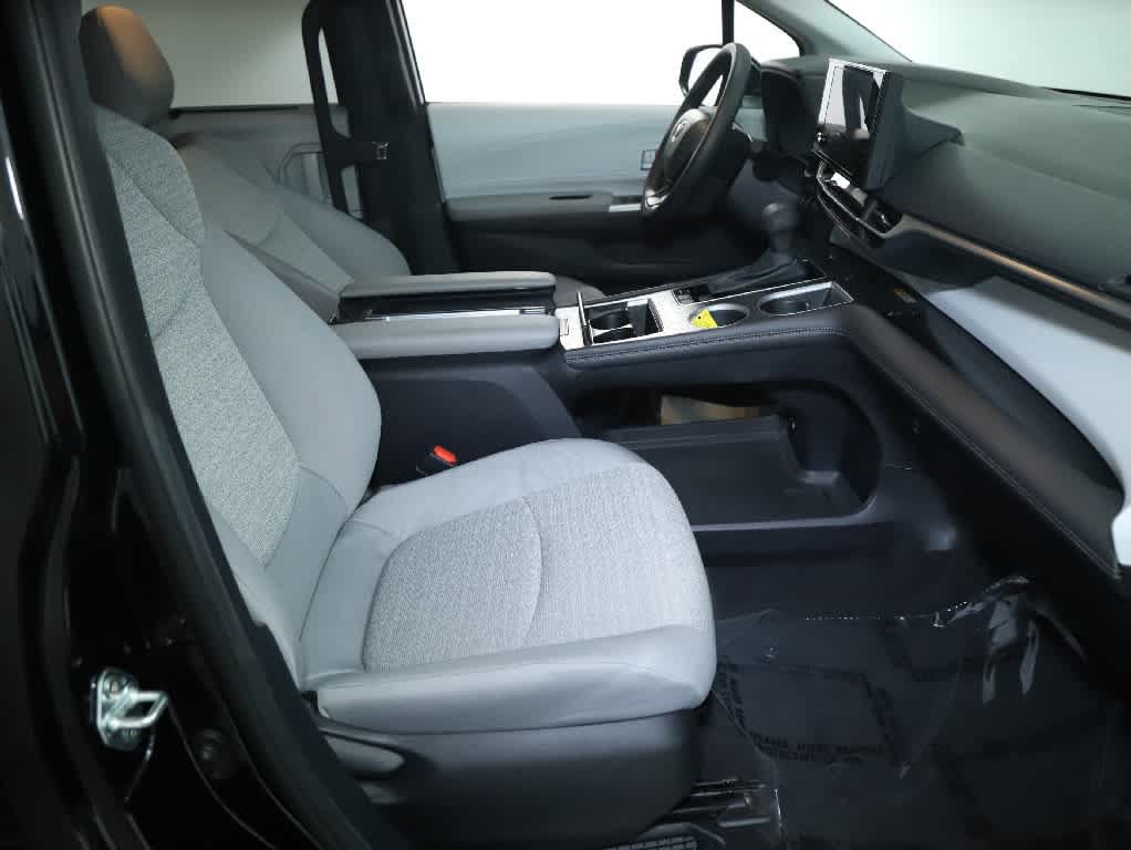 Certified 2026 Toyota Sienna LE AWD/4WD image 33