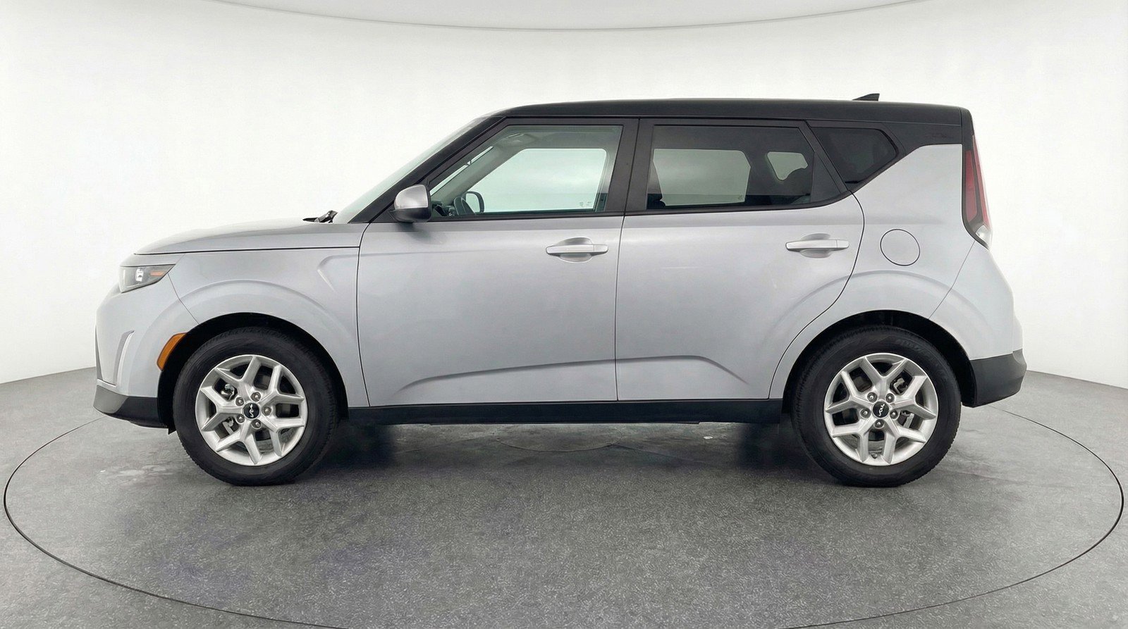 Used 2025 Kia Soul LX w/ LX Technology Package image 5