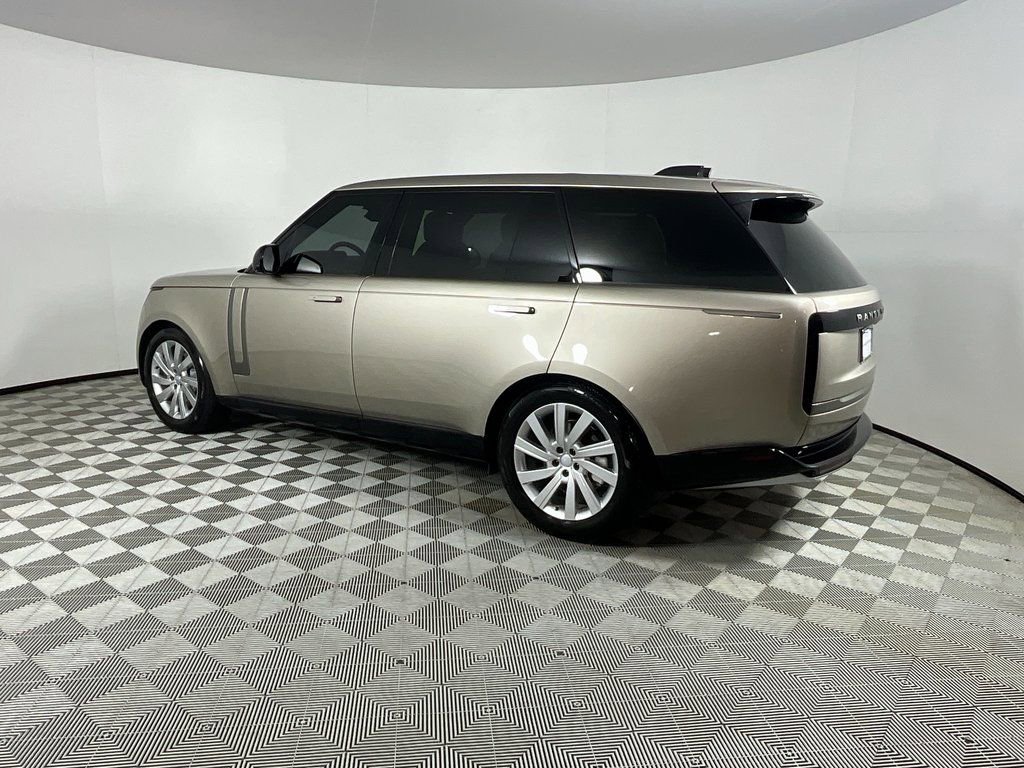 Used 2025 Land Rover Range Rover Long Wheelbase SE image 3