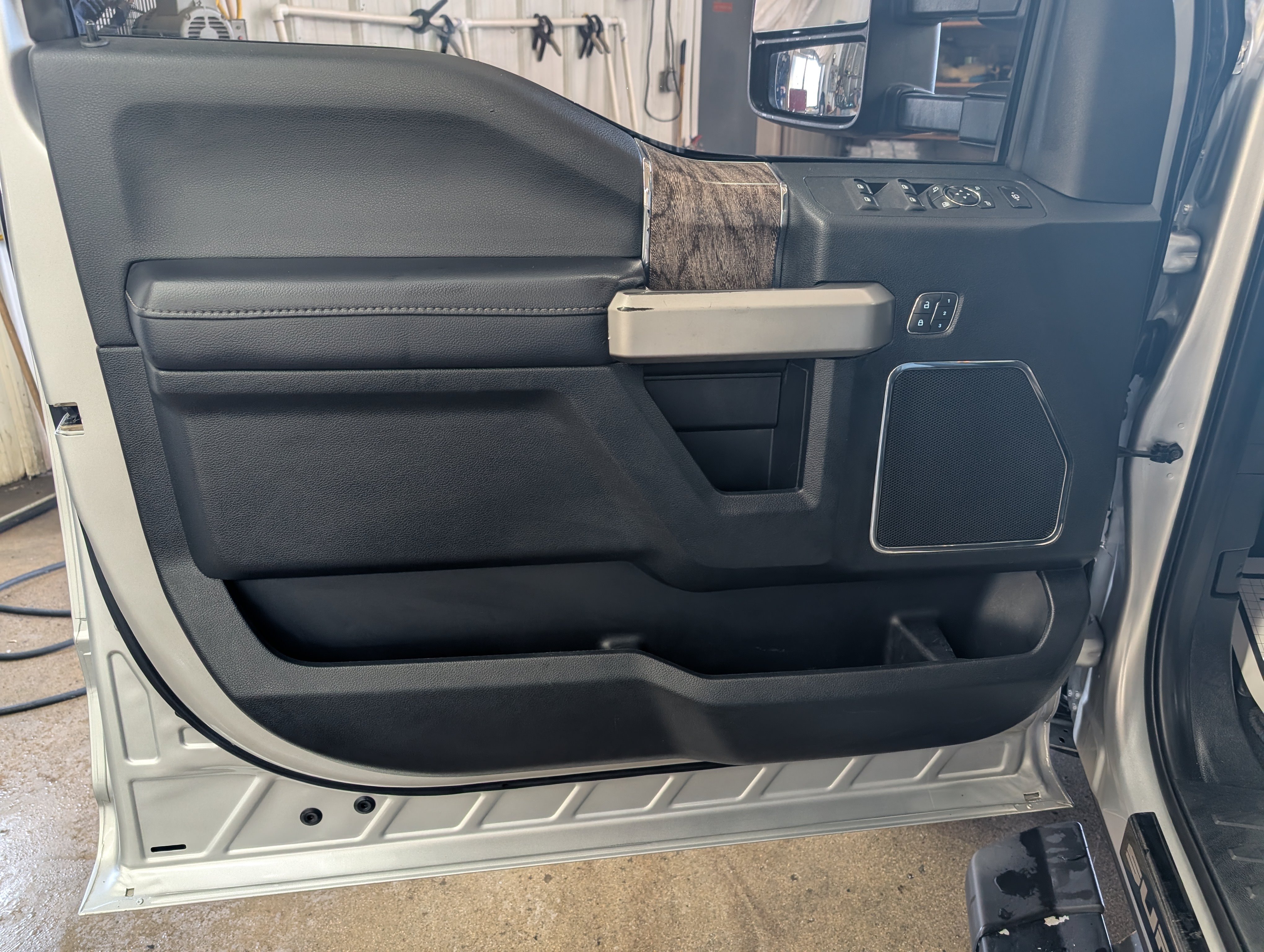 Used 2019 Ford F350 Lariat AWD/4WD image 12