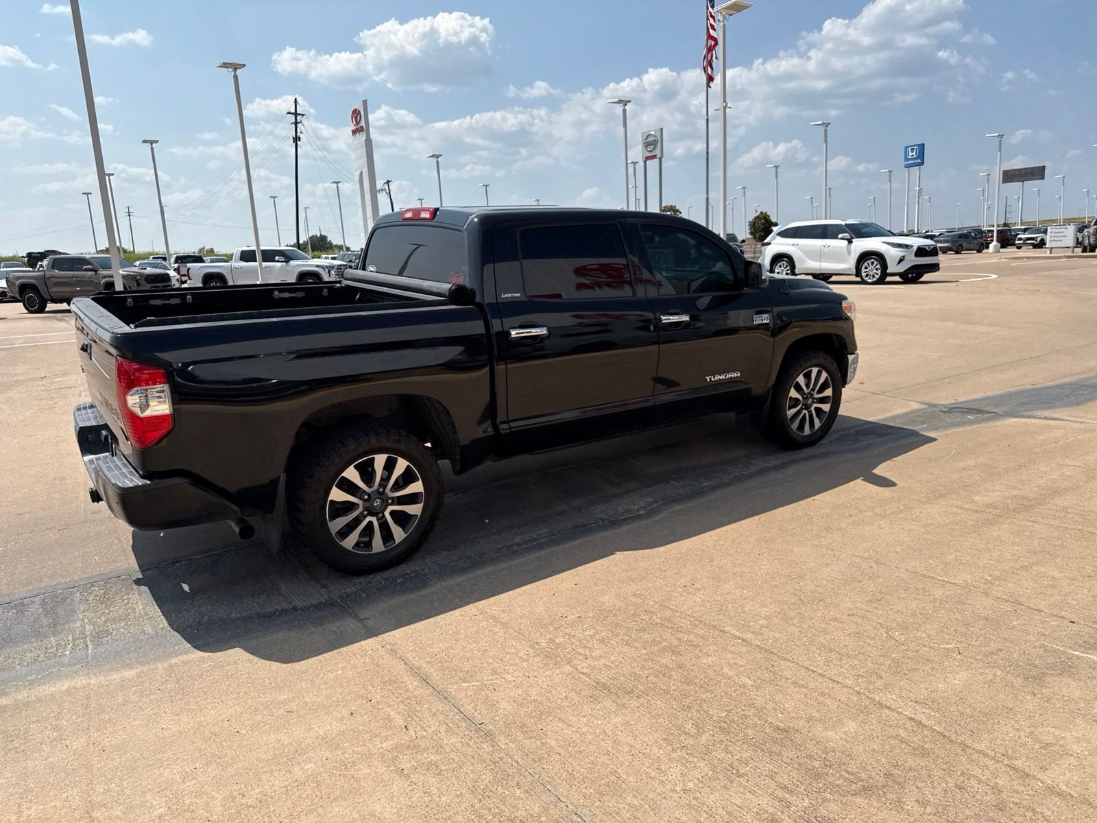 Used 2018 Toyota Tundra Limited w/ Limited Premium Package AWD/4WD image 25
