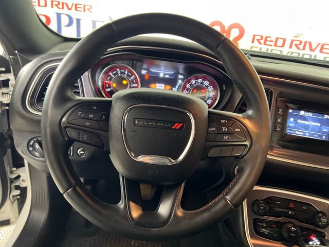 Used 2015 Dodge Challenger SXT image 15