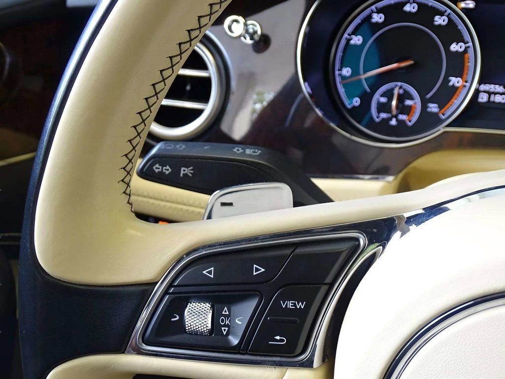 Used 2017 Bentley Bentayga AWD/4WD image 31