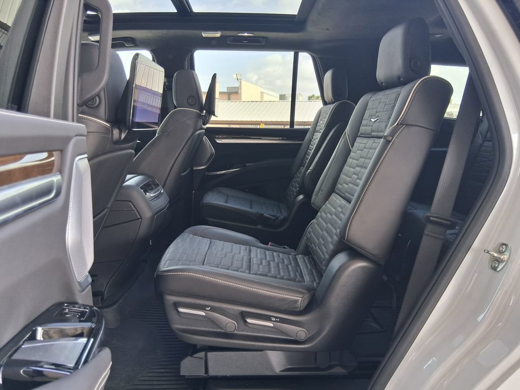 Used 2026 Cadillac Escalade Platinum Sport w/ LPO, Floor Liner Package RWD image 24