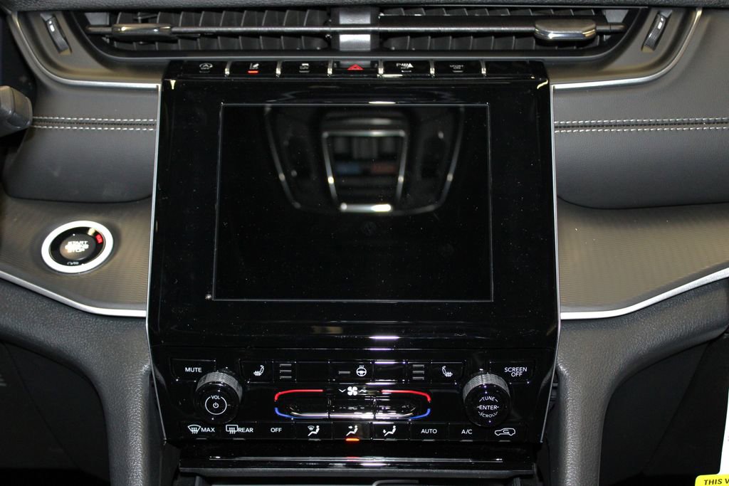 New 2025 Jeep Grand Cherokee Laredo X w/ Luxury Tech Group I image 13