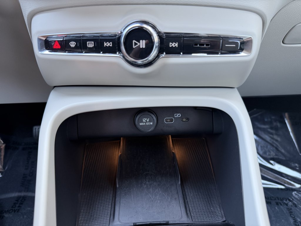 Used 2023 Volvo XC40 B4 Plus w/ Protection Package Premier FWD image 24