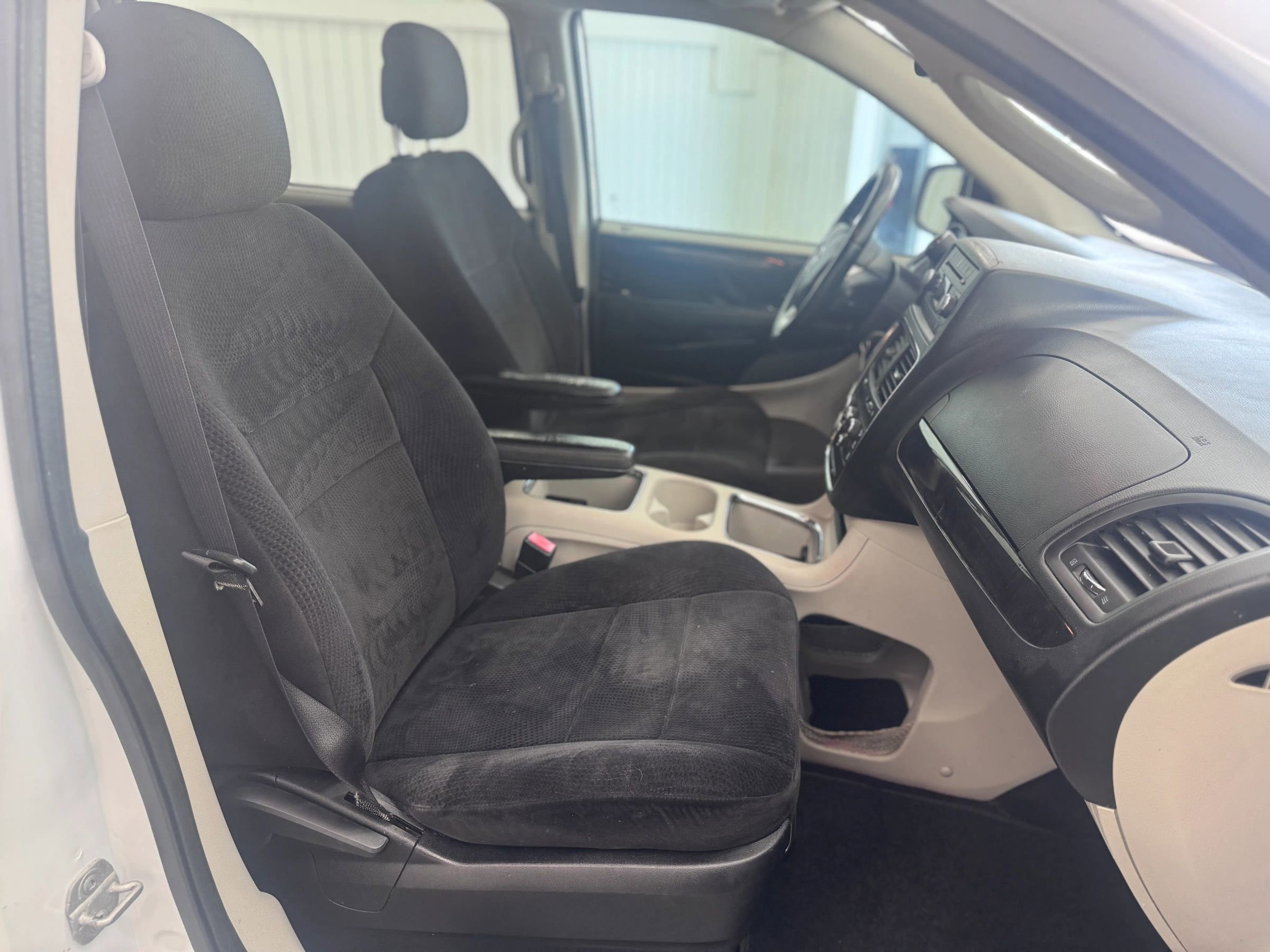 Used 2013 Dodge Grand Caravan SXT w/ UConnect Hands-Free Group image 10