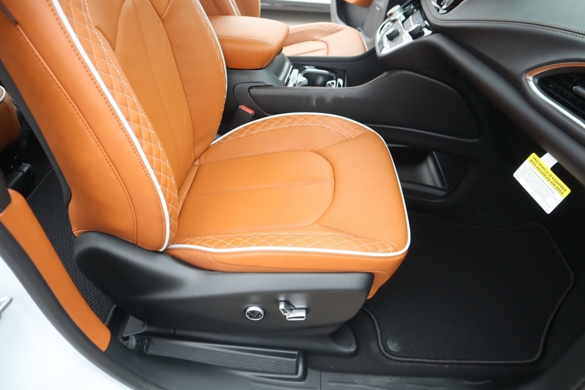 New 2026 Chrysler Pacifica Pinnacle image 15