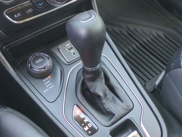 Used 2021 Jeep Cherokee Latitude Lux w/ Comfort/Convenience Group AWD/4WD image 38