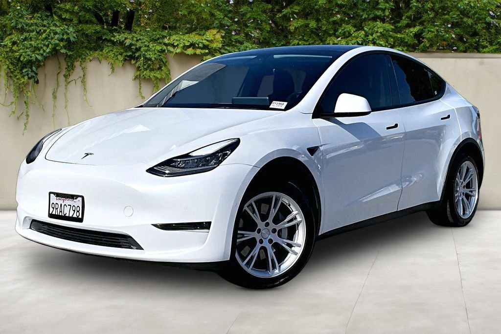 Used 2021 Tesla Model Y Long Range image 3