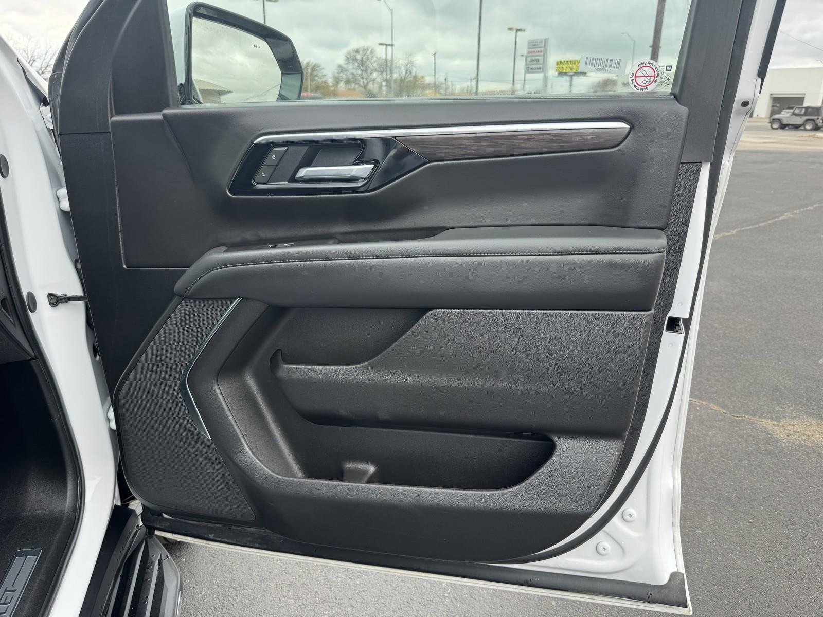 Used 2025 Chevrolet Tahoe LT image 38