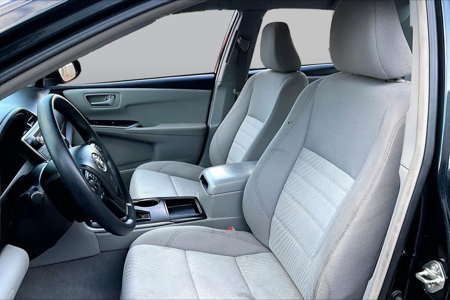 Used 2016 Toyota Camry LE FWD image 8