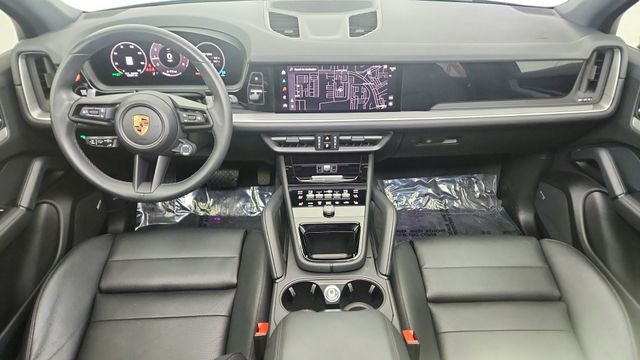 Used 2025 Porsche Cayenne w/ Premium Package image 89