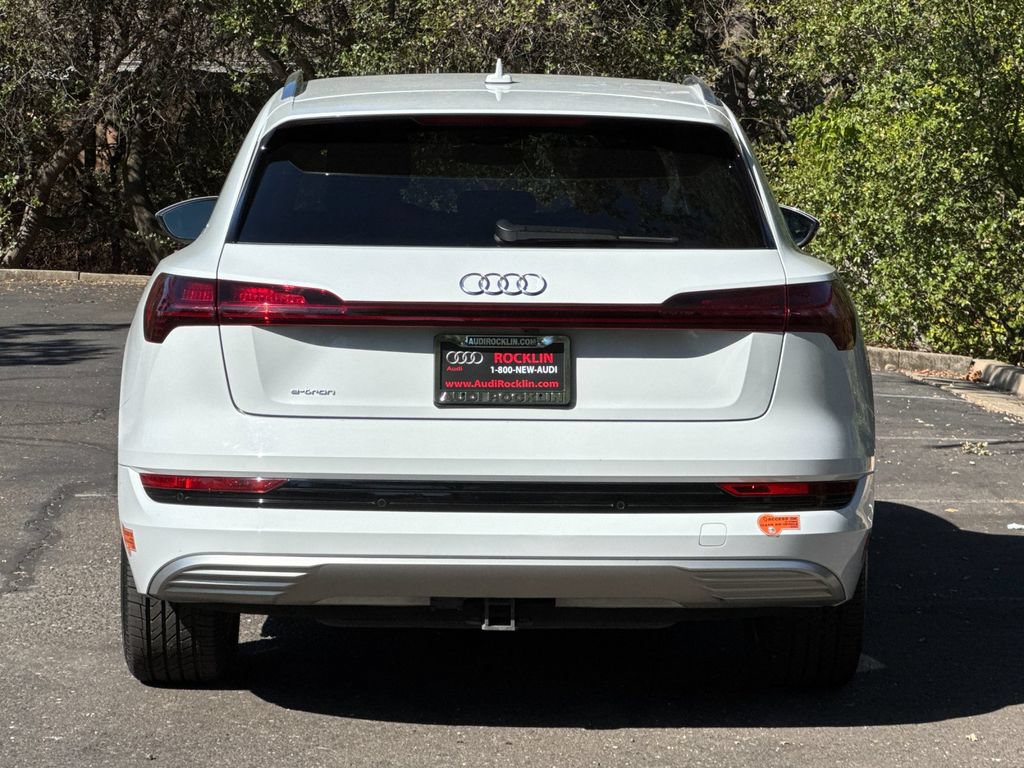 Used 2019 Audi e-tron Prestige w/ Prestige Package AWD/4WD image 6