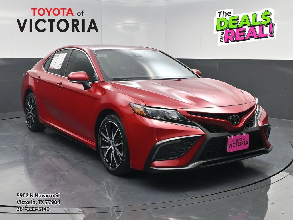 Used 2022 Toyota Camry SE image 1