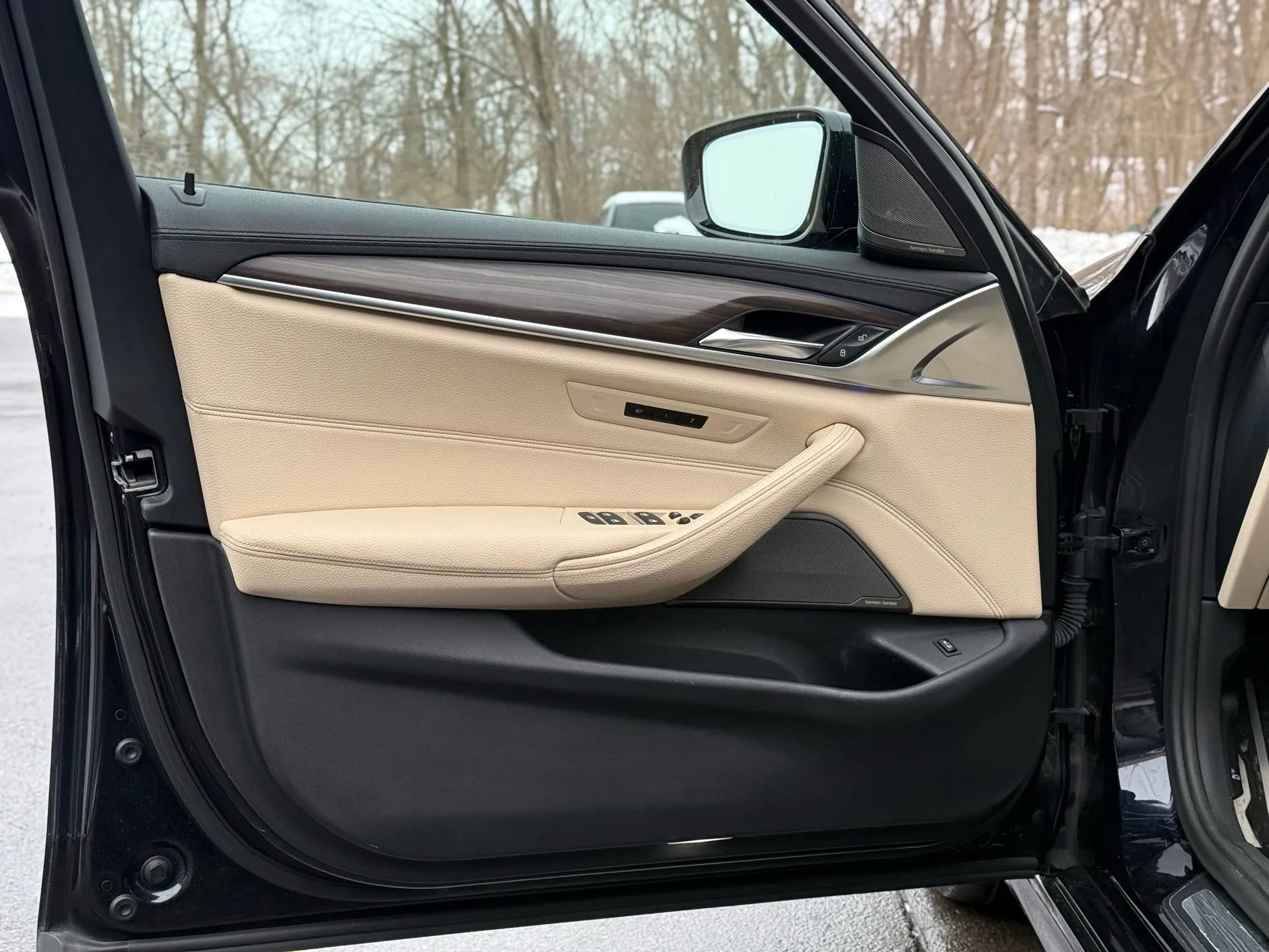 Used 2017 BMW 540i xDrive image 10