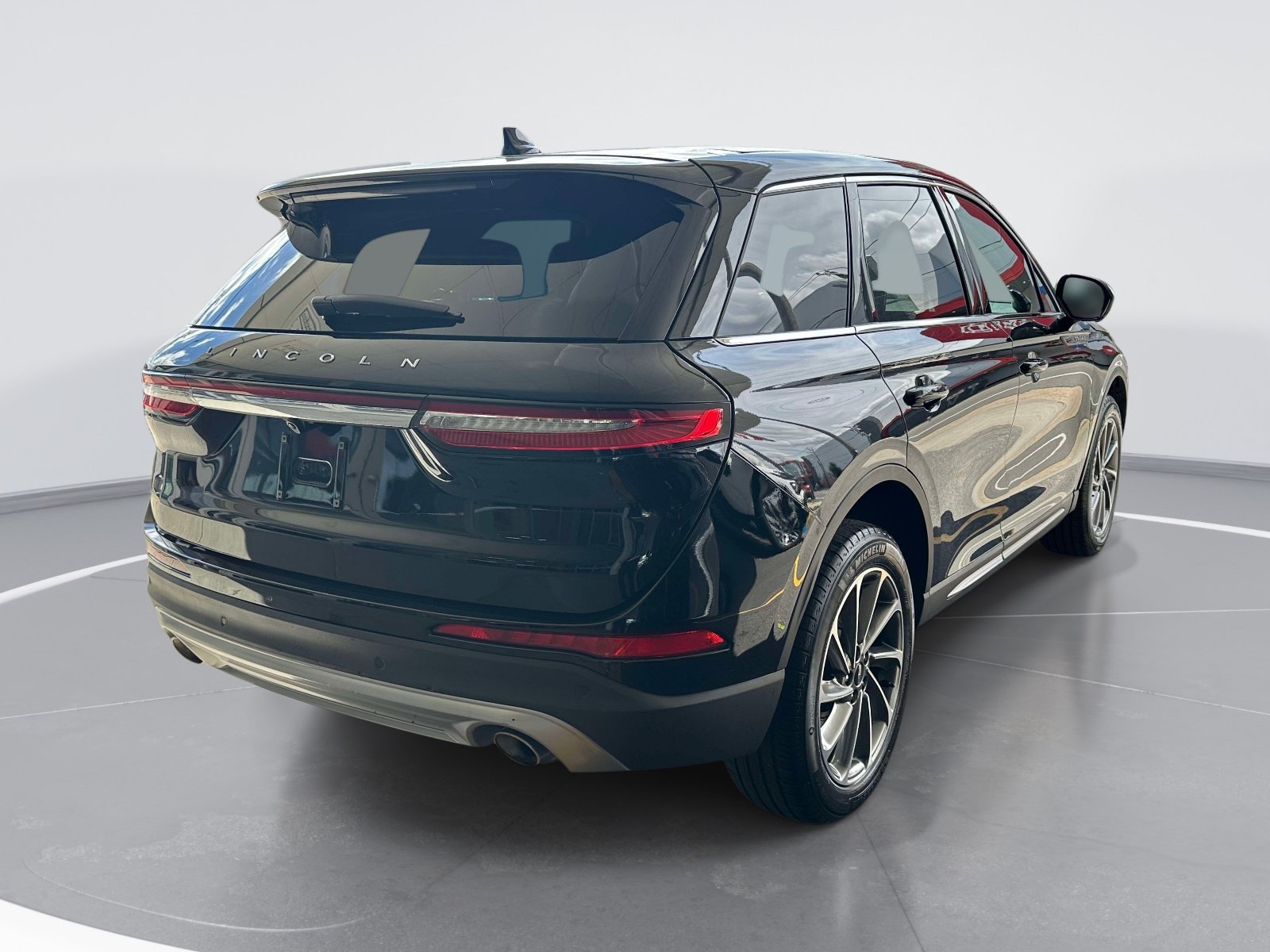Used 2023 Lincoln Corsair AWD w/ Equipment Group 101A image 5