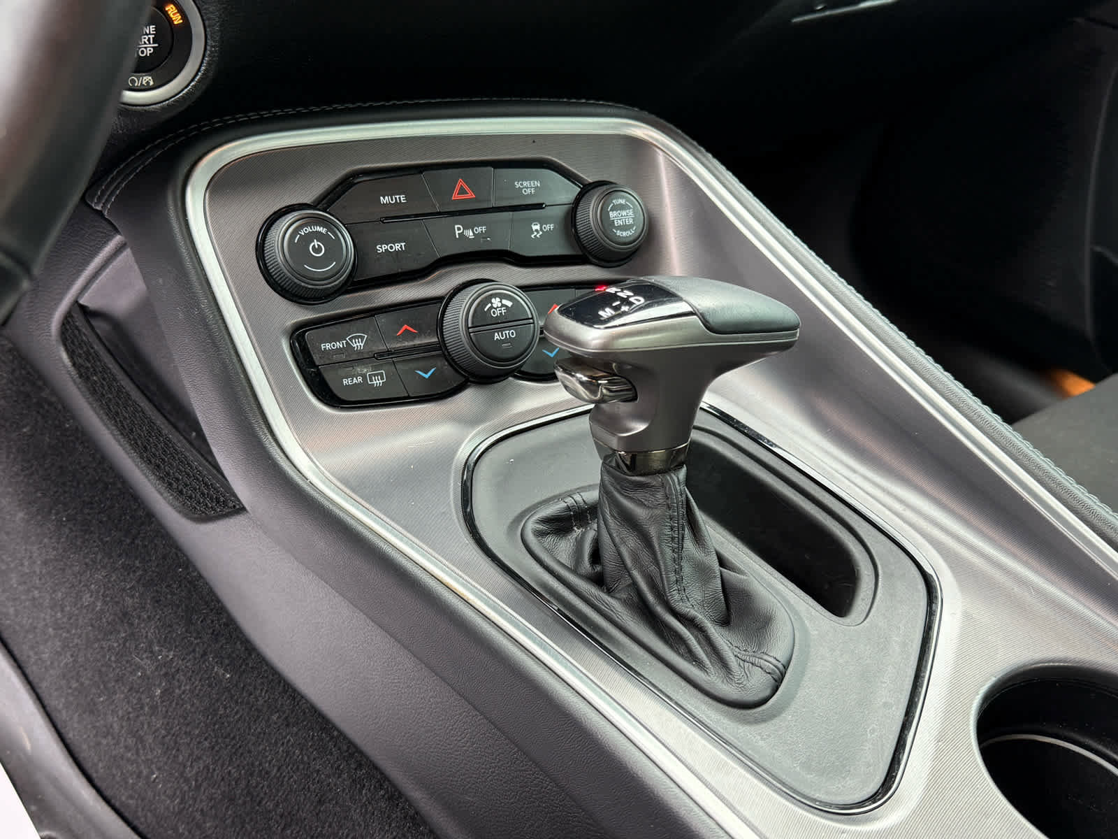 Used 2019 Dodge Challenger SXT w/ Driver Convenience Group RWD image 21