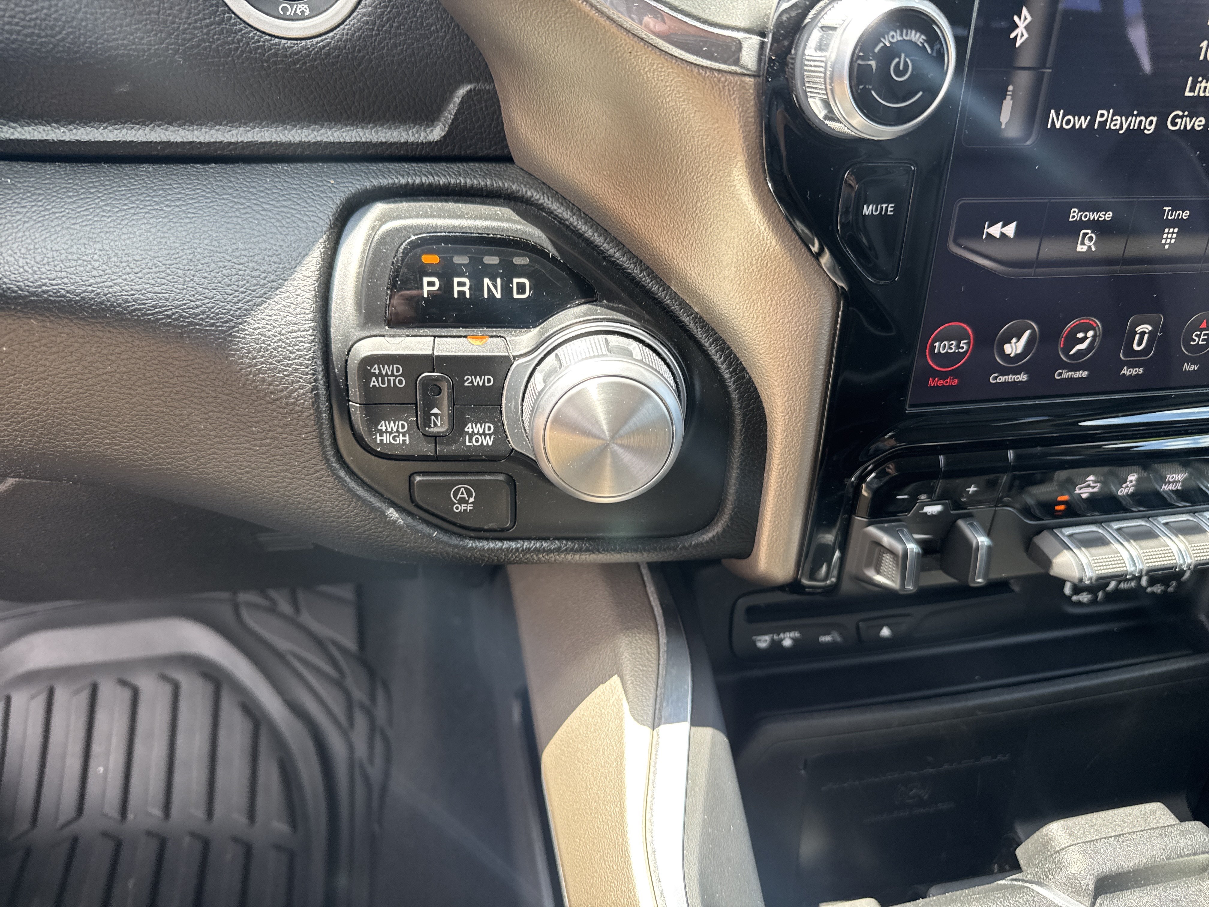 Used 2019 RAM 1500 Laramie AWD/4WD image 13