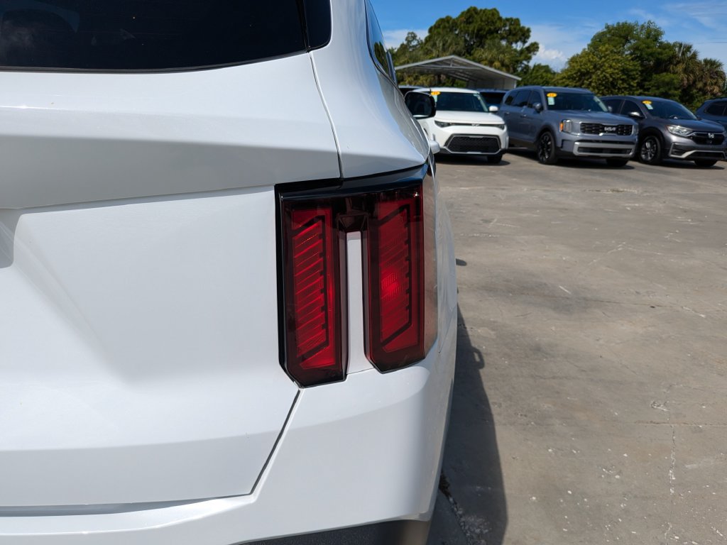 Certified 2026 Kia Sorento S w/ S Panoramic Sunroof Package FWD image 11