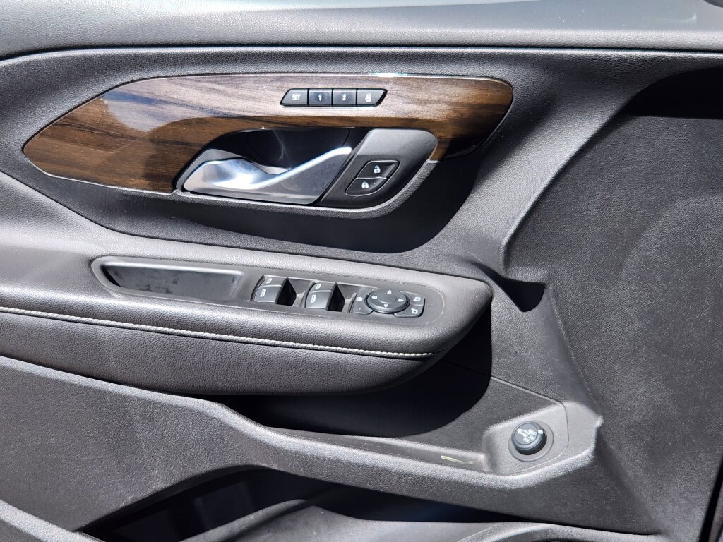 Used 2019 GMC Terrain Denali w/ Advanced Safety Package image 7