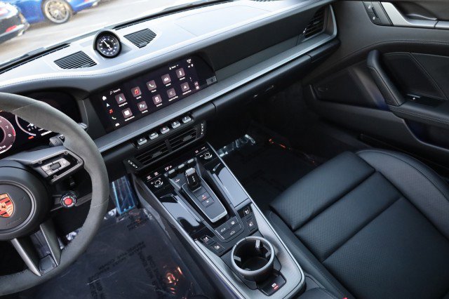 Used 2025 Porsche 911 Carrera image 30