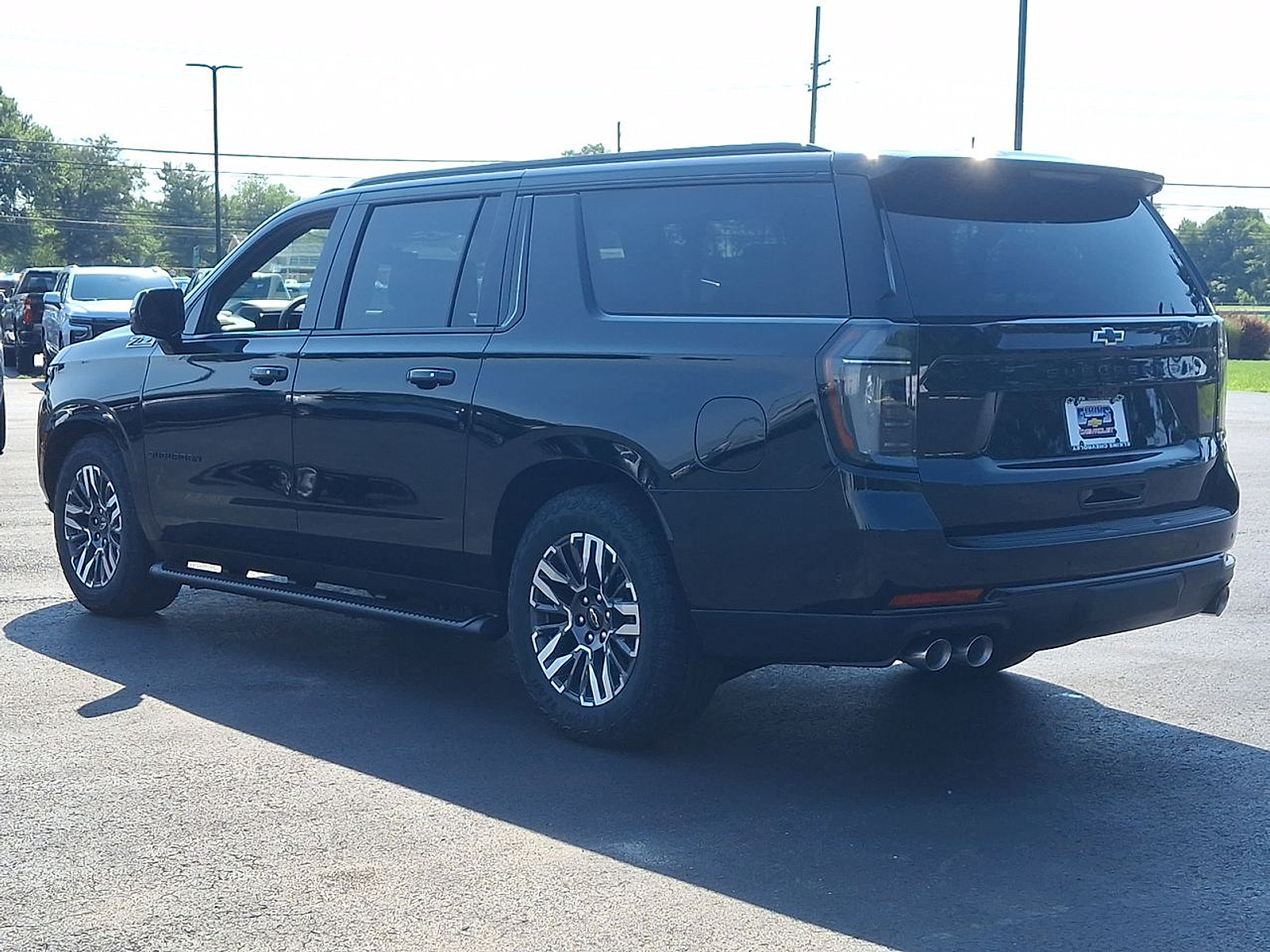 New 2026 Chevrolet Suburban Z71 w/ Z71 Off-Road Package AWD/4WD image 11