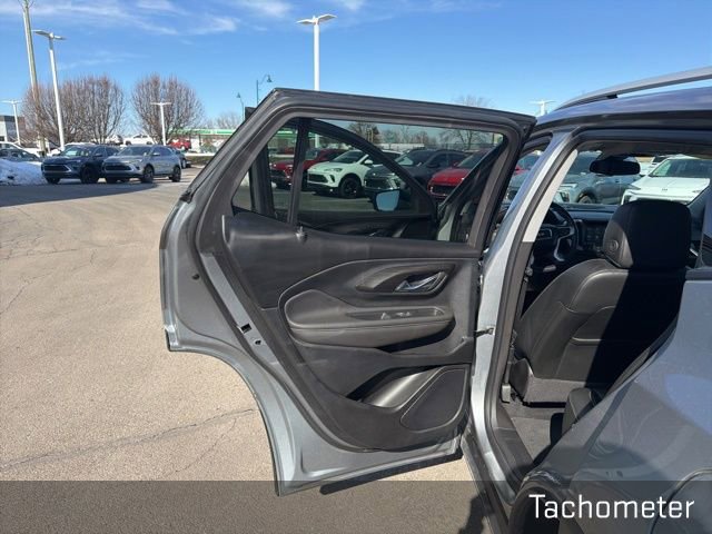 Used 2023 GMC Terrain SLT image 32