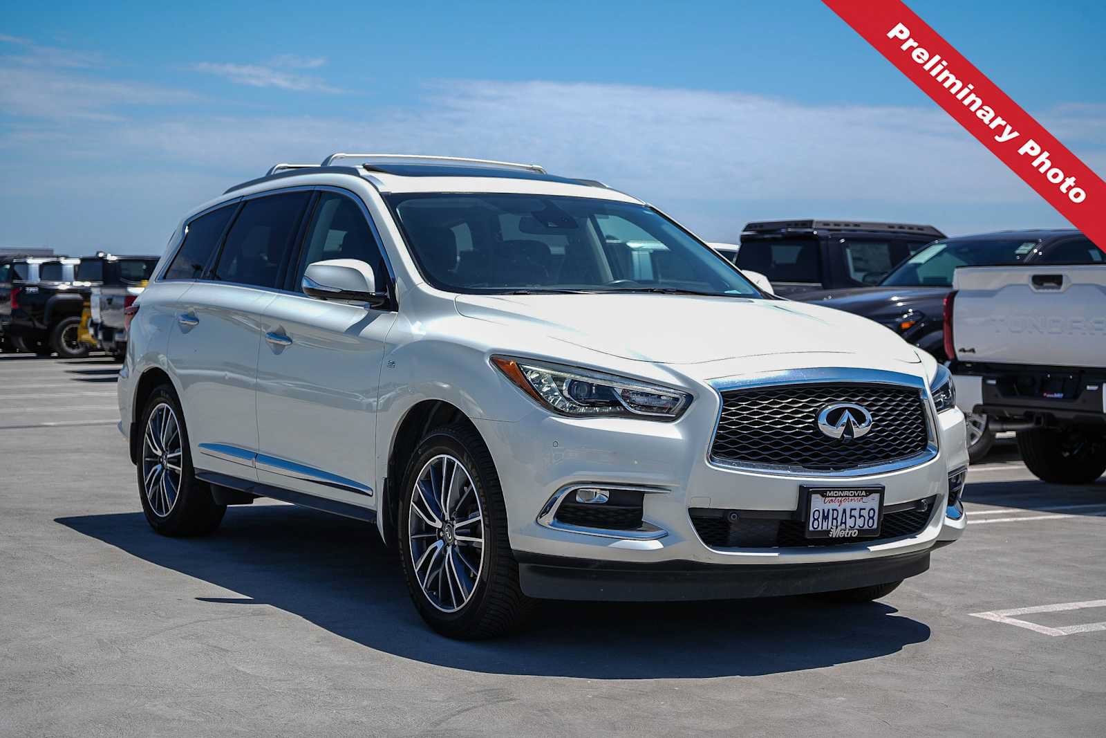 Used 2019 INFINITI QX60 Luxe w/ Sensory Package AWD/4WD image 3
