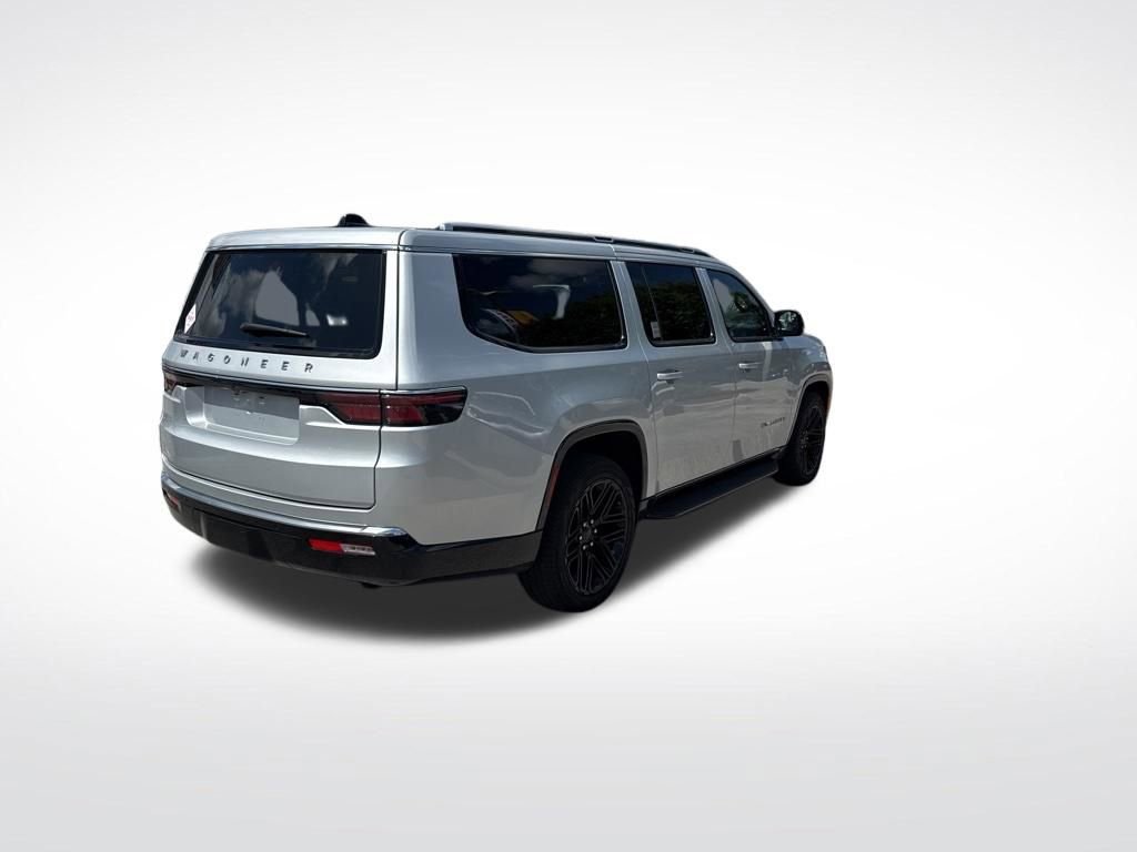 Used 2024 Jeep Wagoneer L 2WD image 4