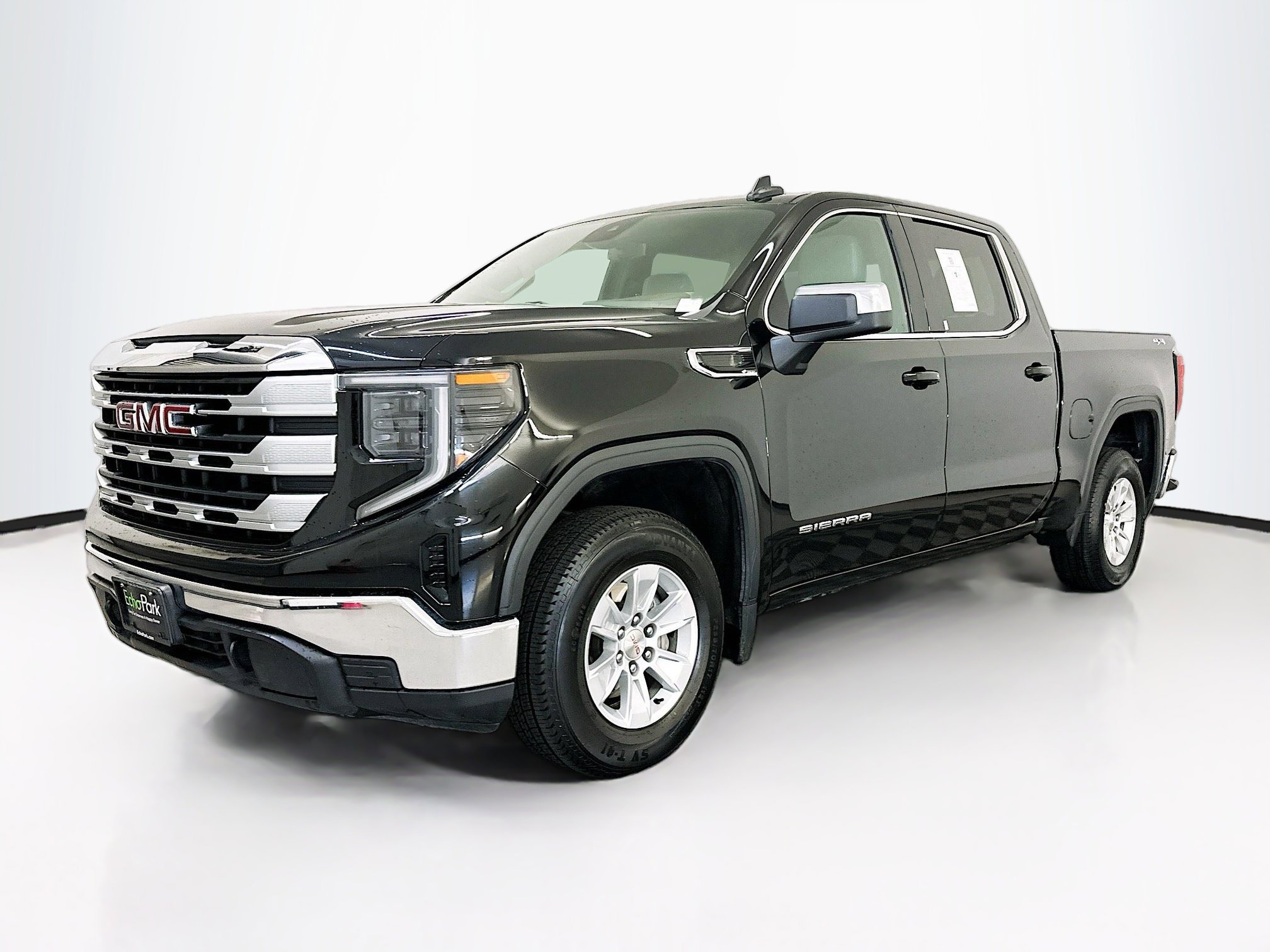 Used 2024 GMC Sierra 1500 SLE image 3