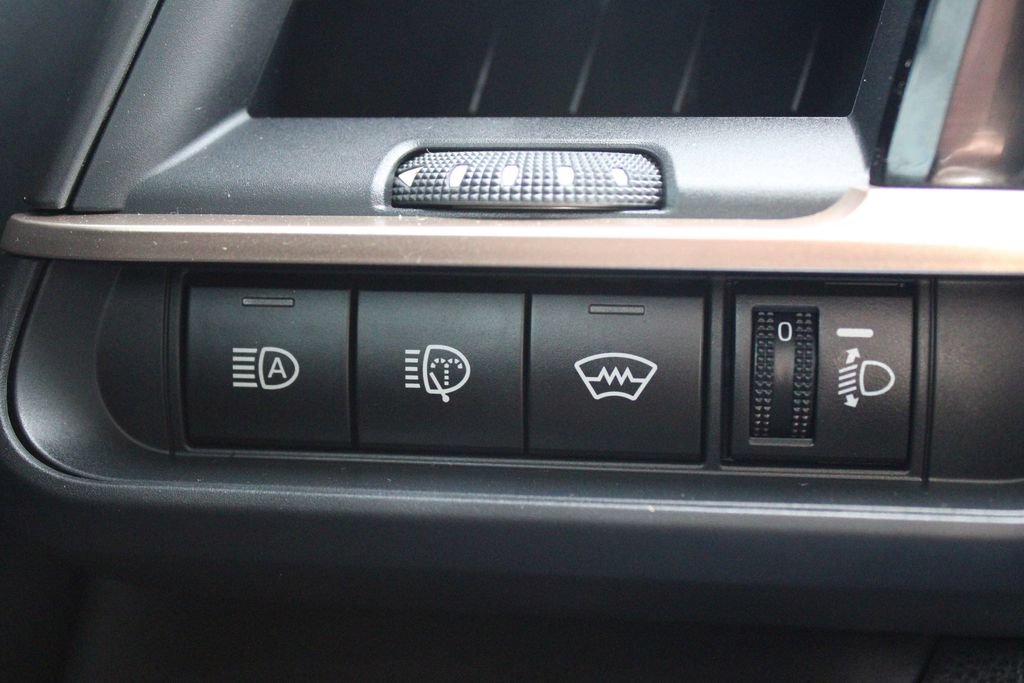 Certified 2025 Toyota Crown Signia AWD/4WD image 28