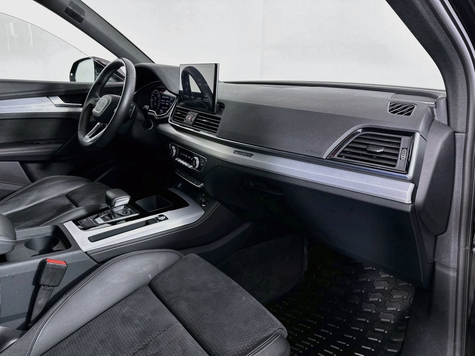 Used 2023 Audi Q5 e Premium Plus w/ Premium Plus Package AWD/4WD image 31