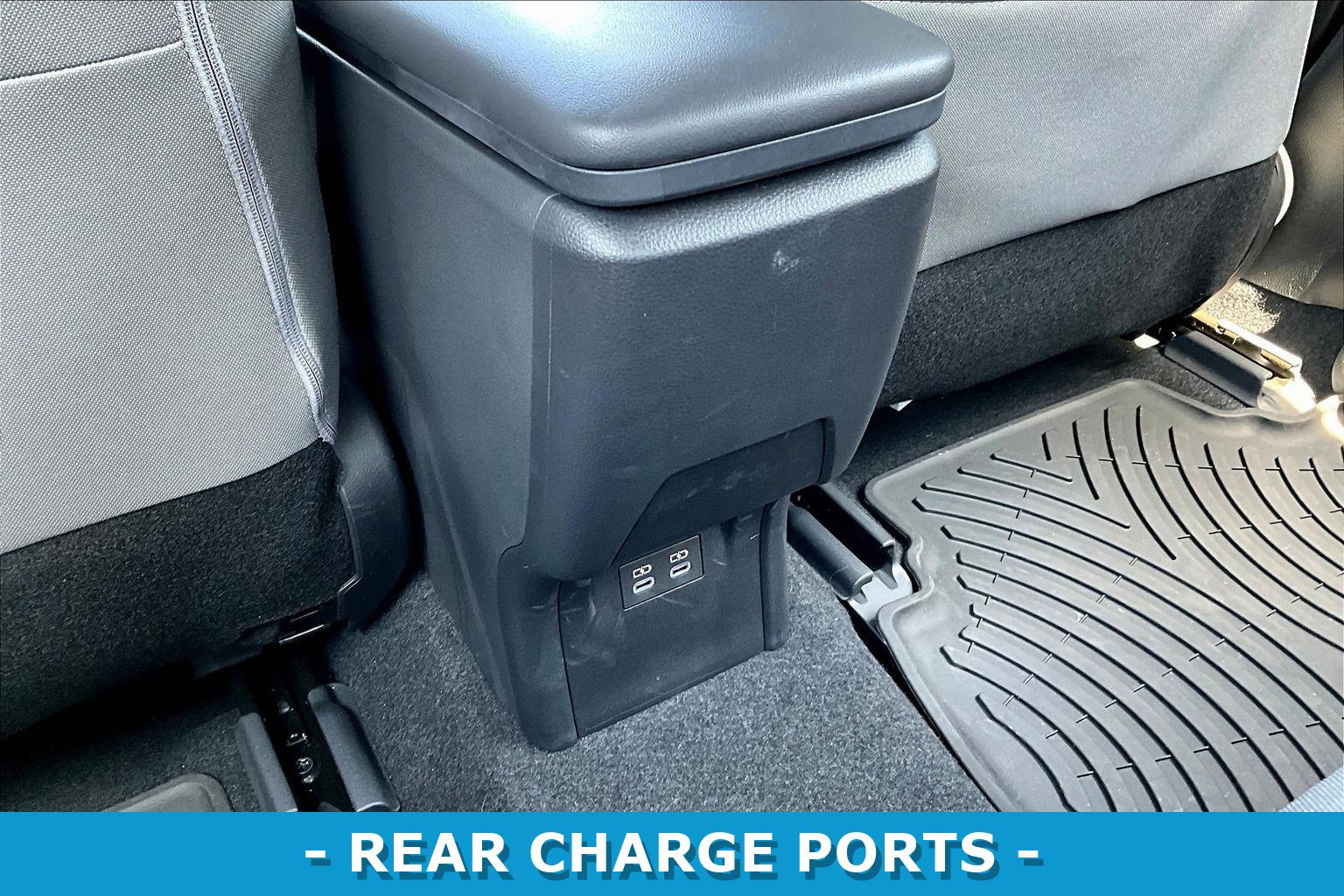 Used 2025 Toyota Prius LE FWD image 10